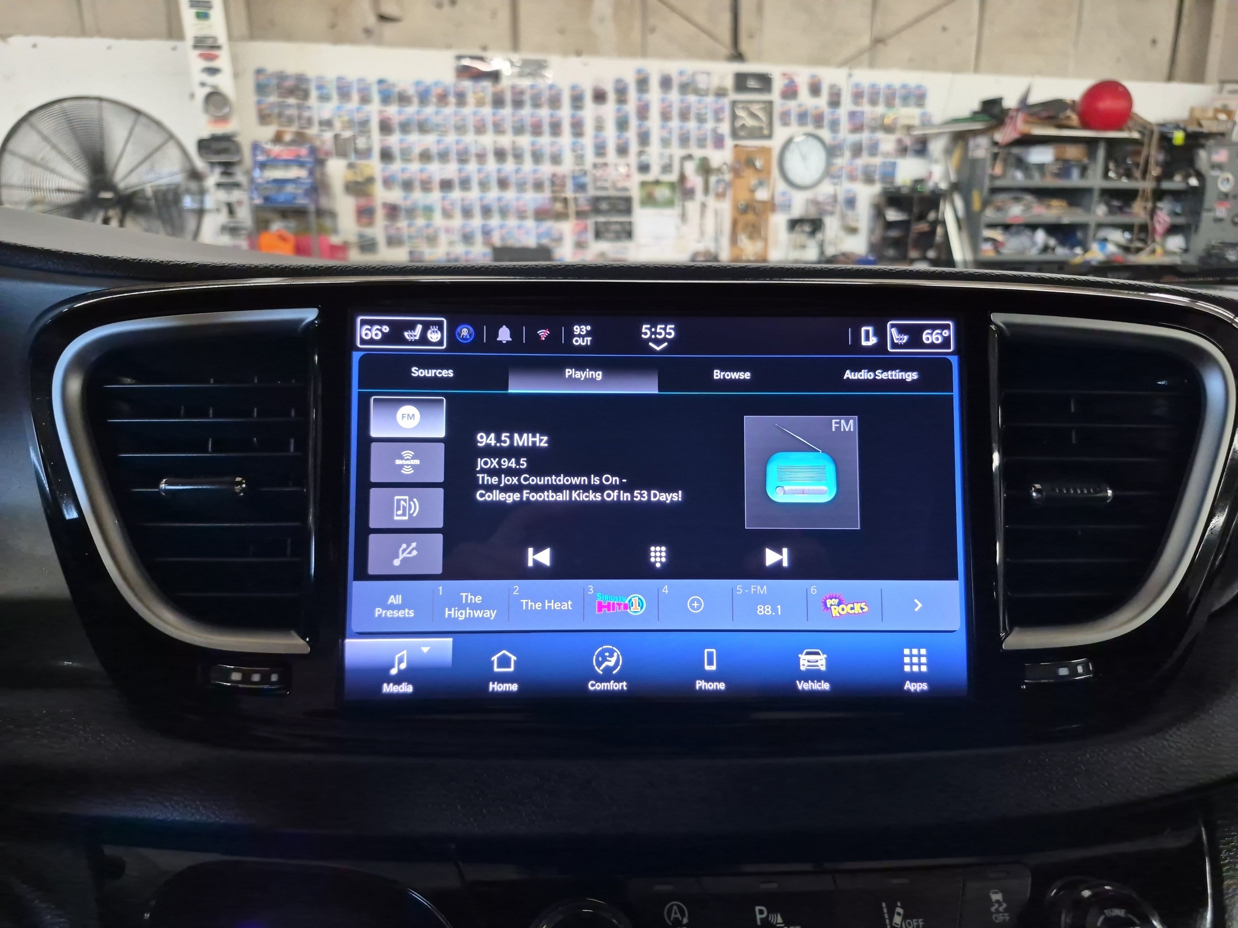 Used 2025 Chrysler Pacifica Select FWD image 31