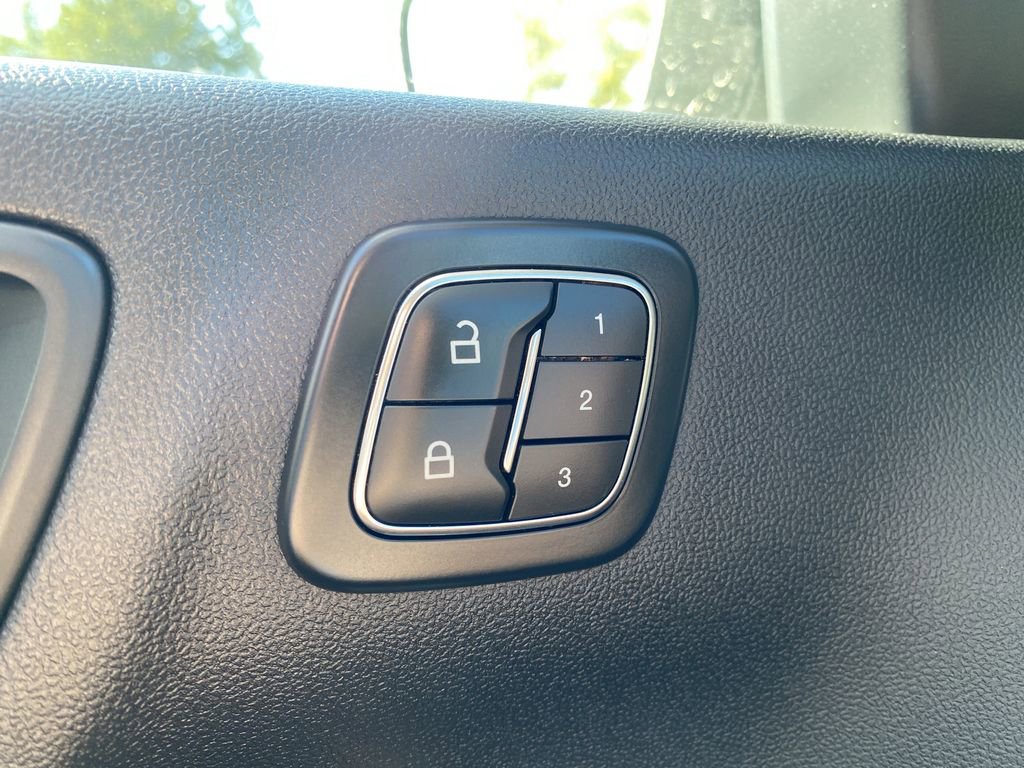 Certified 2025 Ford Escape Platinum image 12