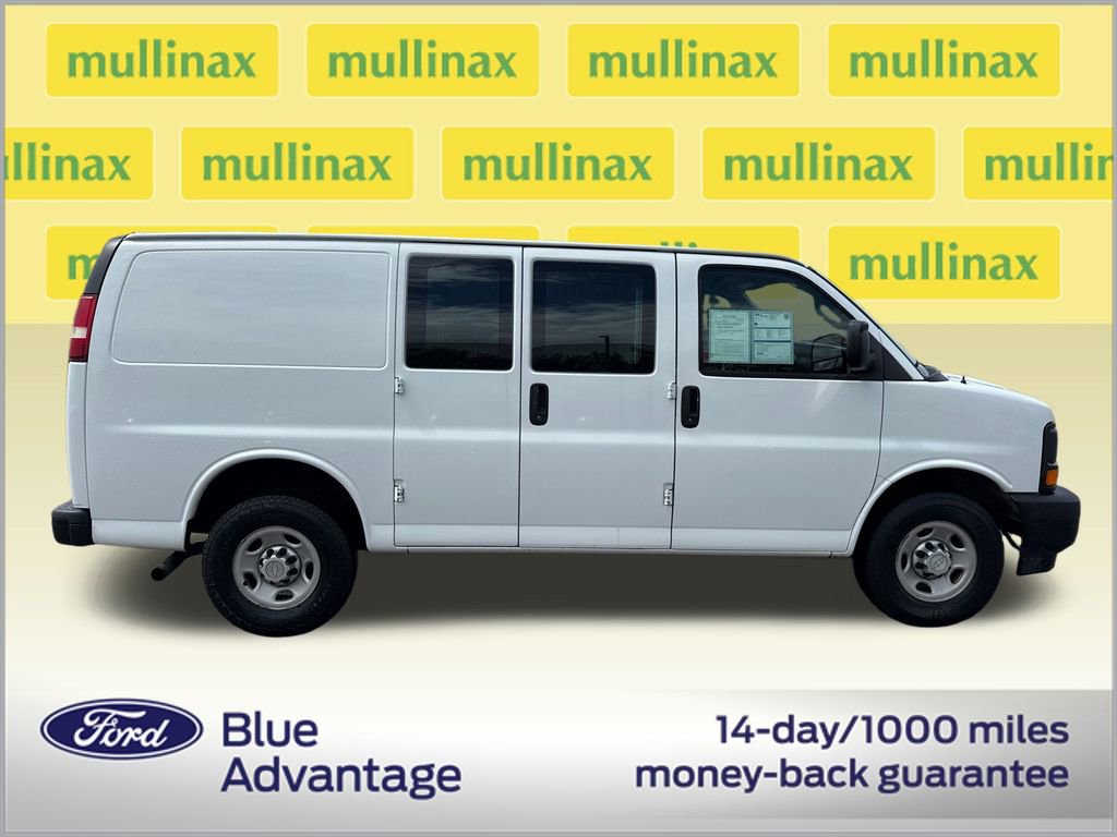Used 2017 Chevrolet Express 2500 RWD image 2