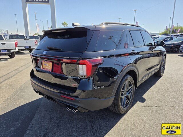 Certified 2025 Ford Explorer ST AWD/4WD image 7
