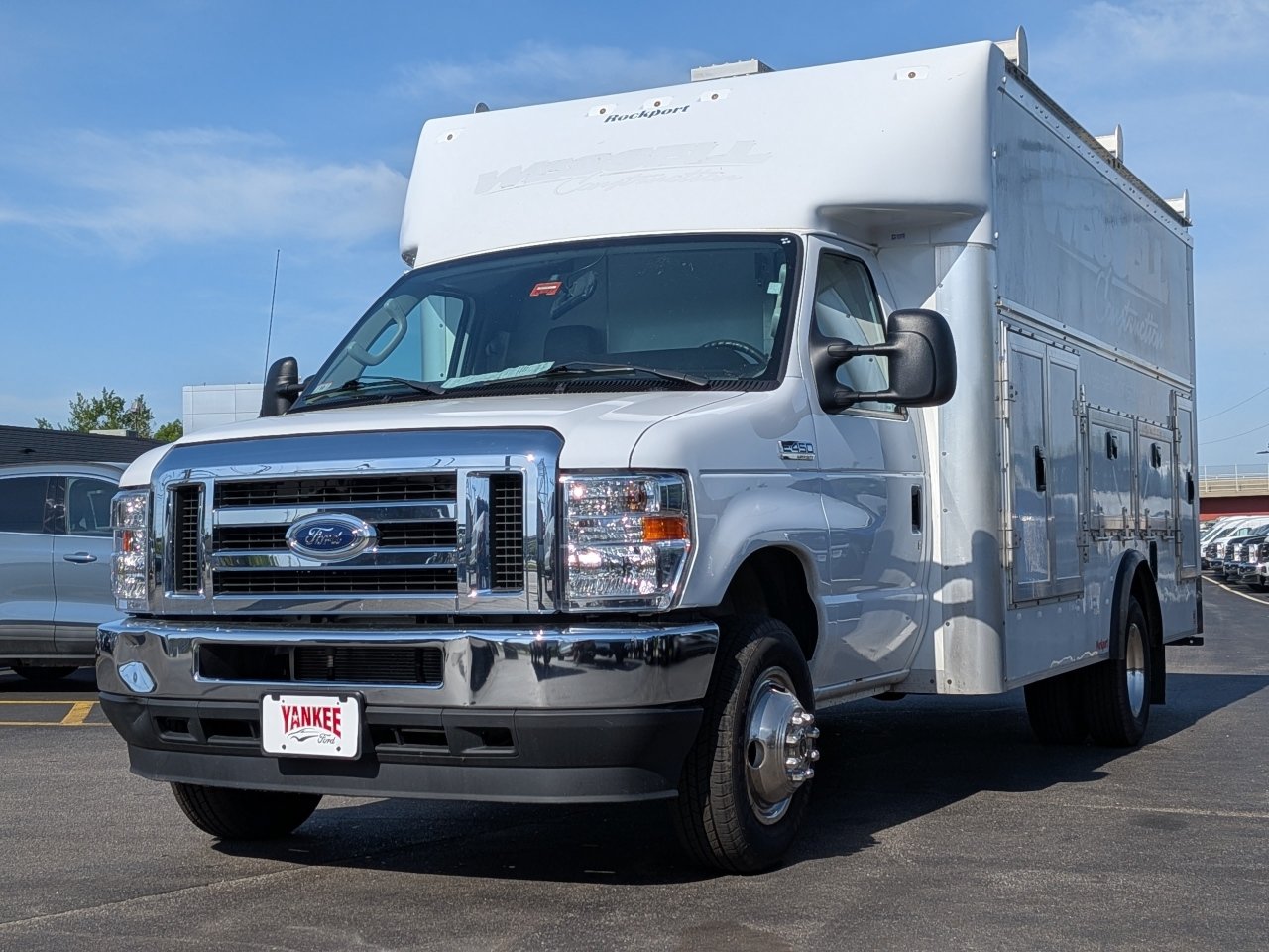 Certified 2022 Ford E-450 and Econoline 450 Super Duty w/ Power Windows & Locks Group RWD image 9