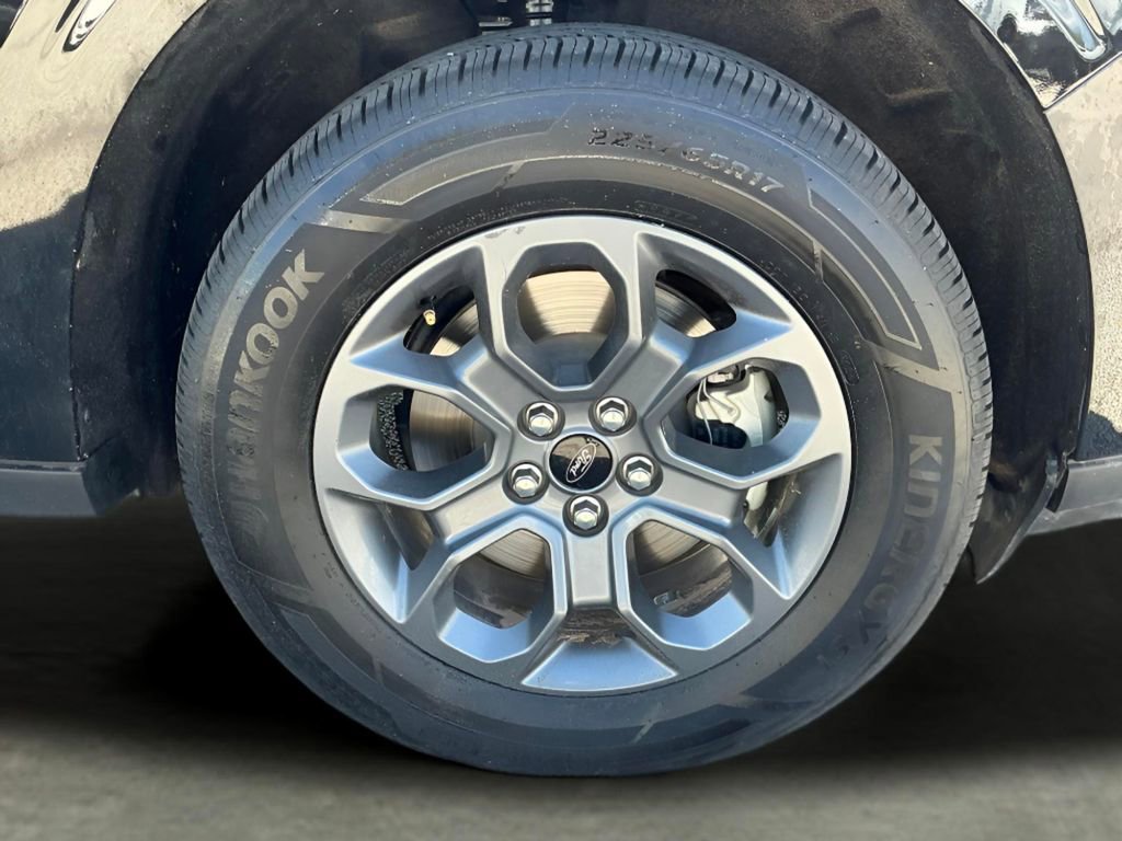 Certified 2025 Ford Maverick XLT w/ Equipment Group 302A AWD/4WD image 17