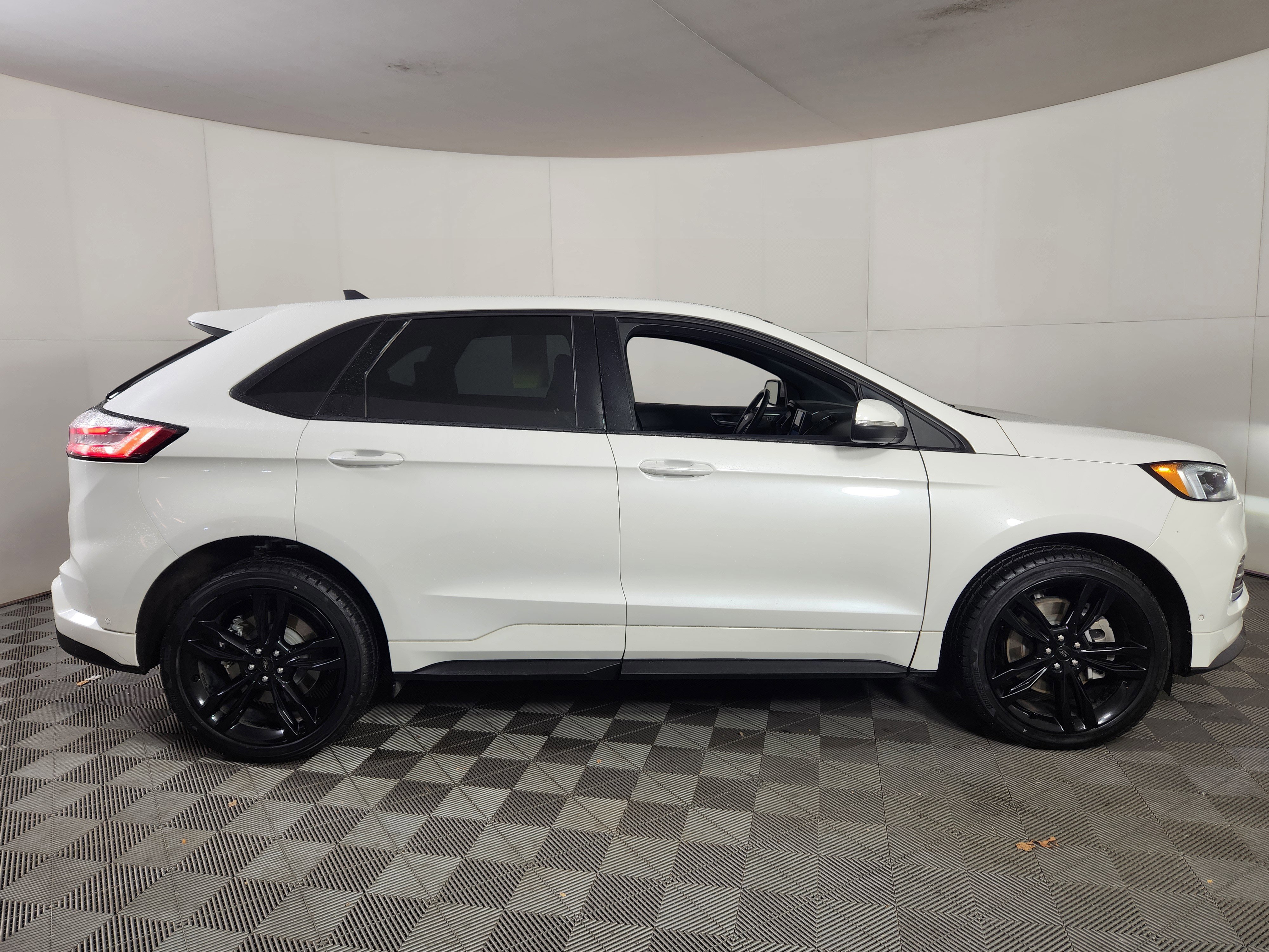 Certified 2022 Ford Edge ST w/ Equipment Group 401A image 6