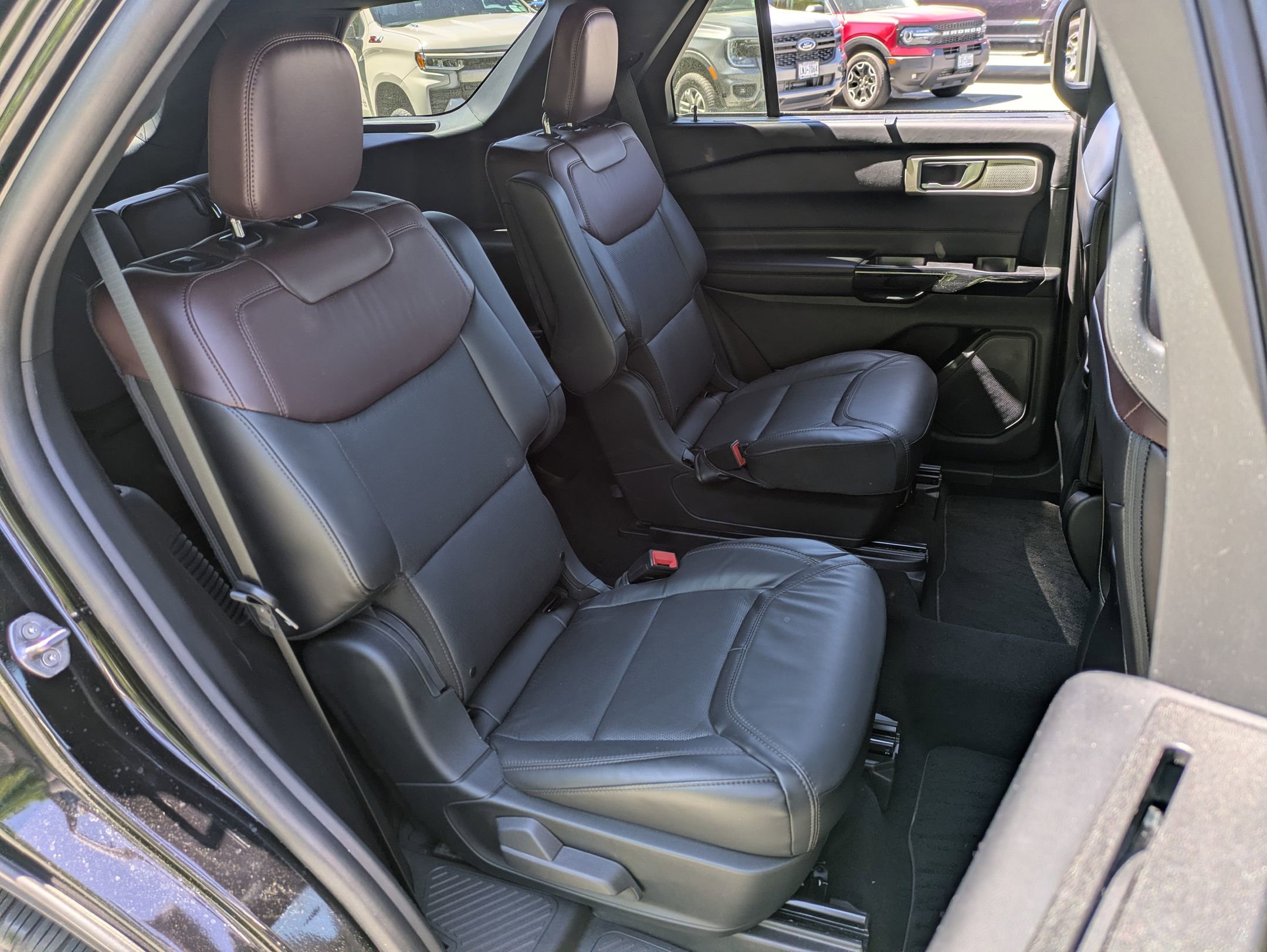 Certified 2023 Ford Explorer Platinum w/ Technology Package AWD/4WD image 23