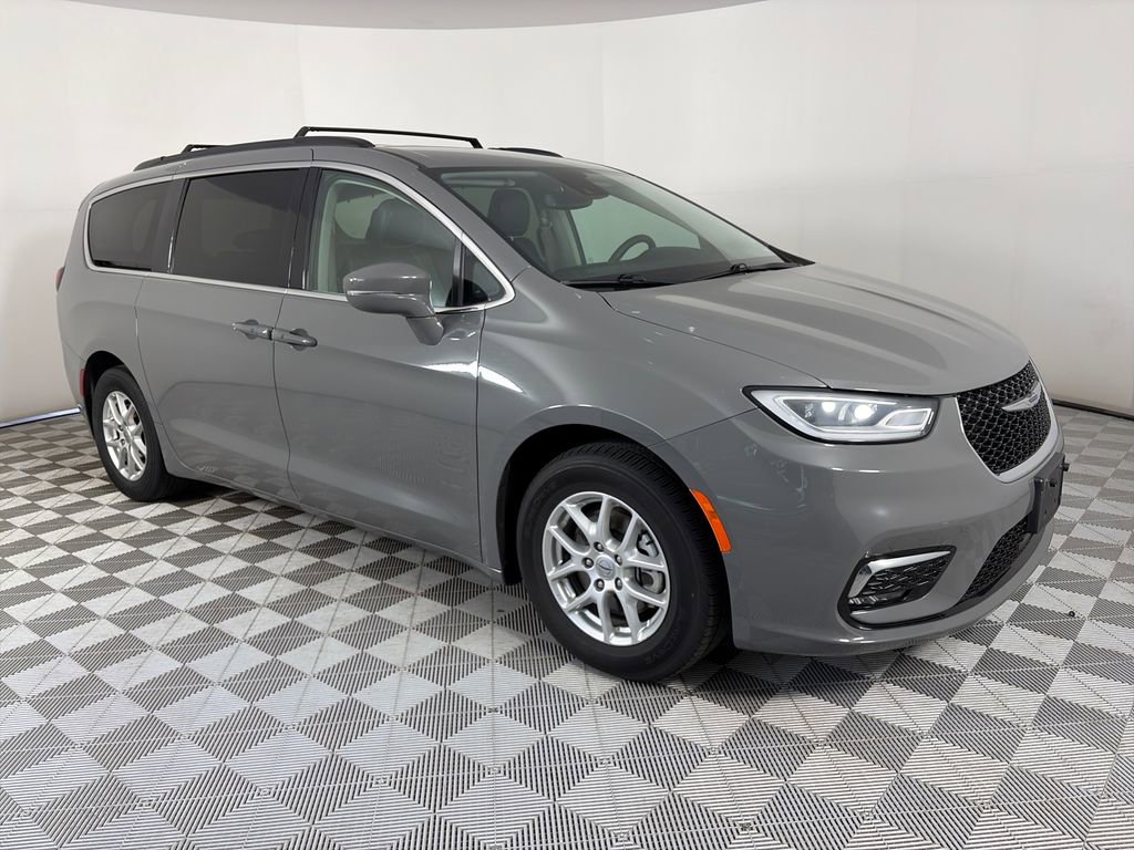 Used 2022 Chrysler Pacifica Touring-L FWD image 1