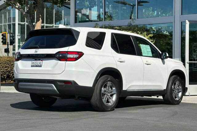Used 2025 Honda Pilot EX-L image 4