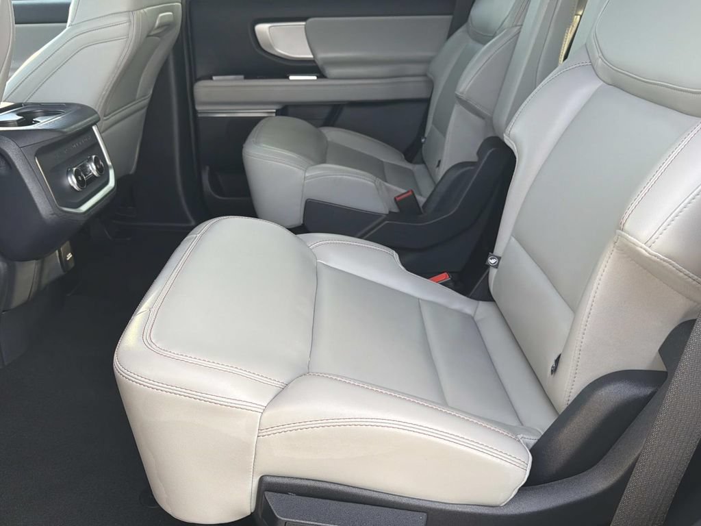 Certified 2025 Ford Expedition Active AWD/4WD image 15