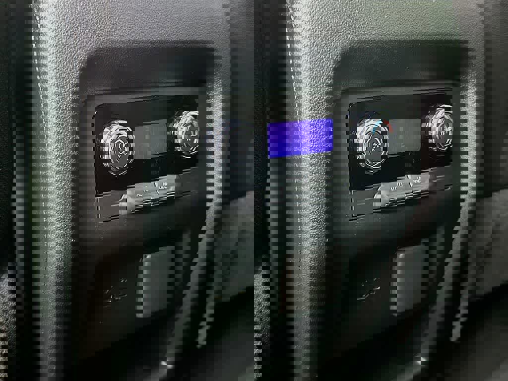 Used 2025 GMC Acadia Elevation image 16