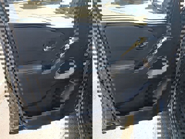 Used 2024 Nissan Frontier SV w/ SV Convenience Package image 22