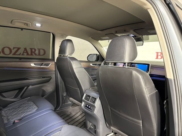 Used 2024 Volkswagen Atlas SEL Premium R-Line AWD/4WD image 19