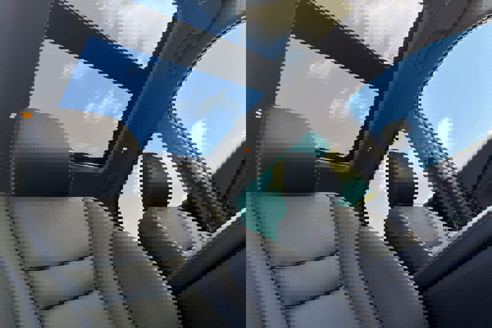 Used 2024 Nissan Rogue SL w/ SL Premium Package image 17