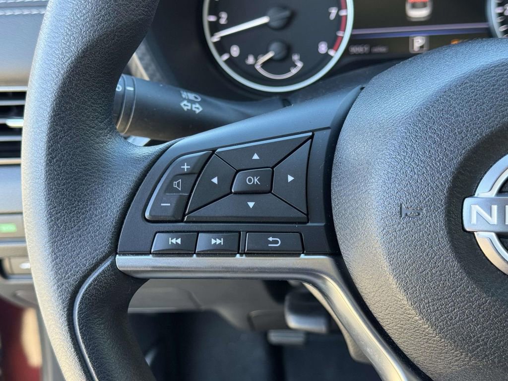 Used 2025 Nissan Sentra SV image 16