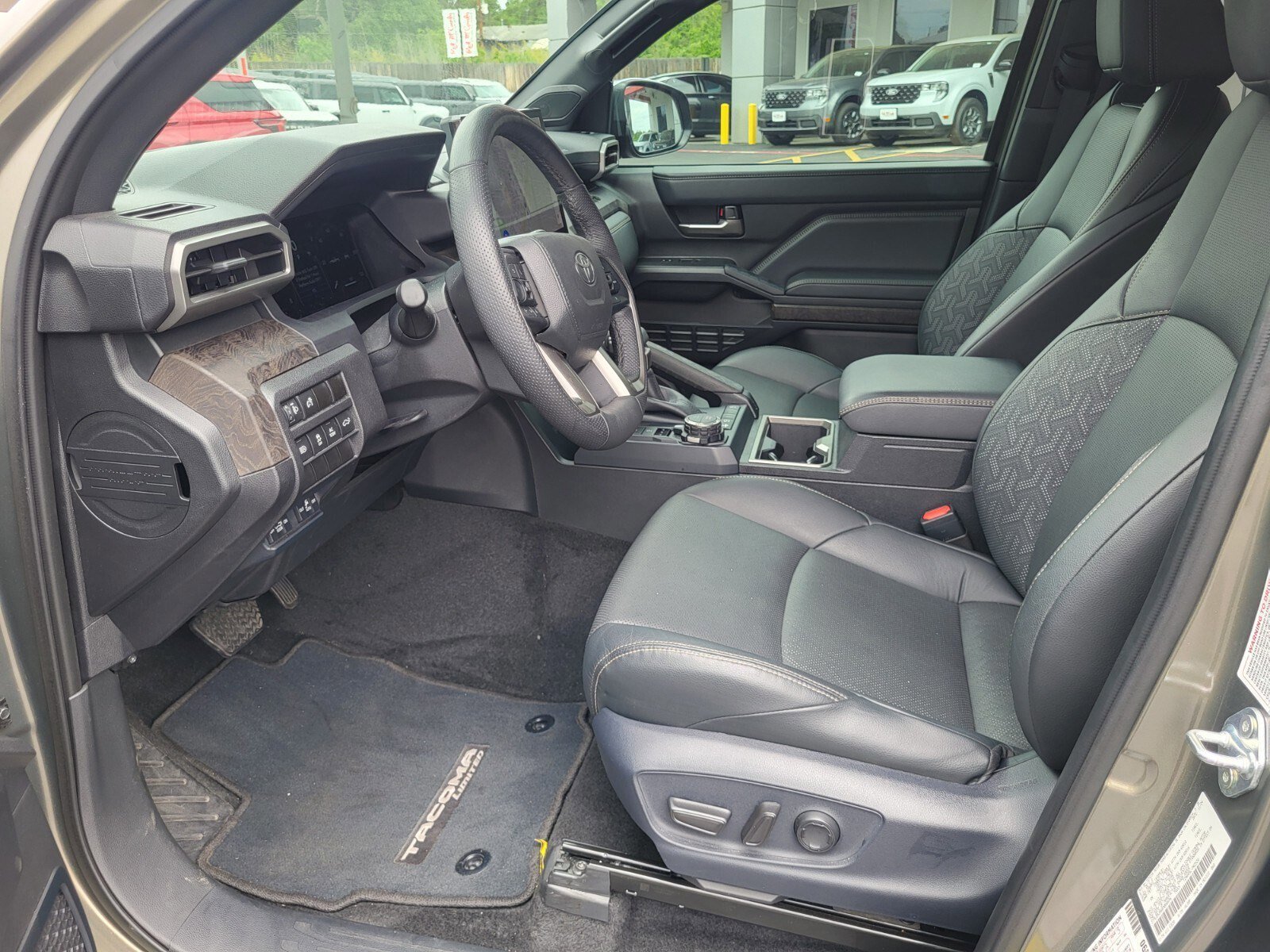 Used 2024 Toyota Tacoma Limited w/ Limited Package (LT) image 19