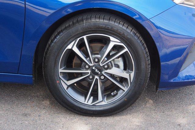 Used 2024 Kia Forte LXS w/ LXS Technology Package FWD image 9