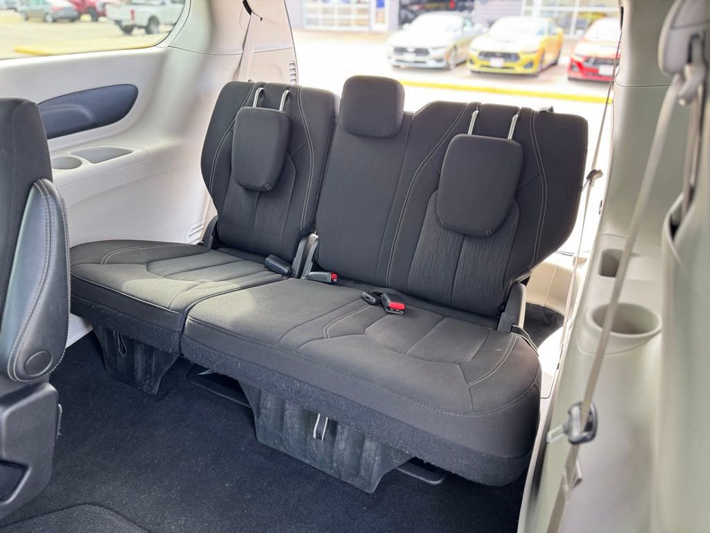 Used 2022 Chrysler Voyager LX image 35