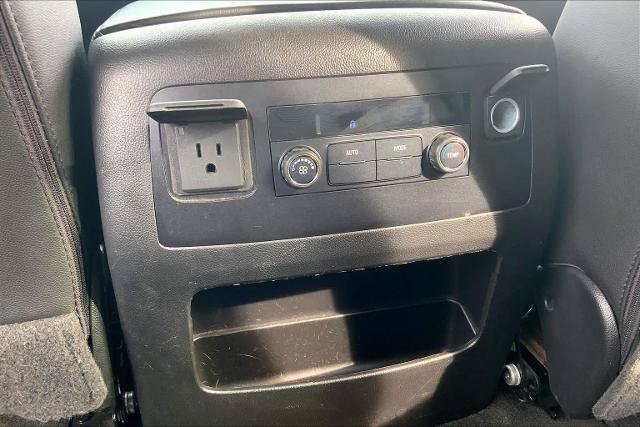 Used 2018 Chevrolet Suburban LT RWD image 32