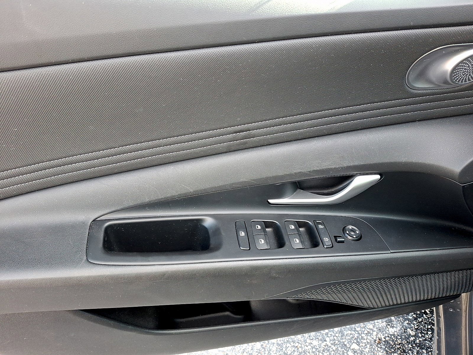 Used 2025 Hyundai Elantra SEL FWD image 11