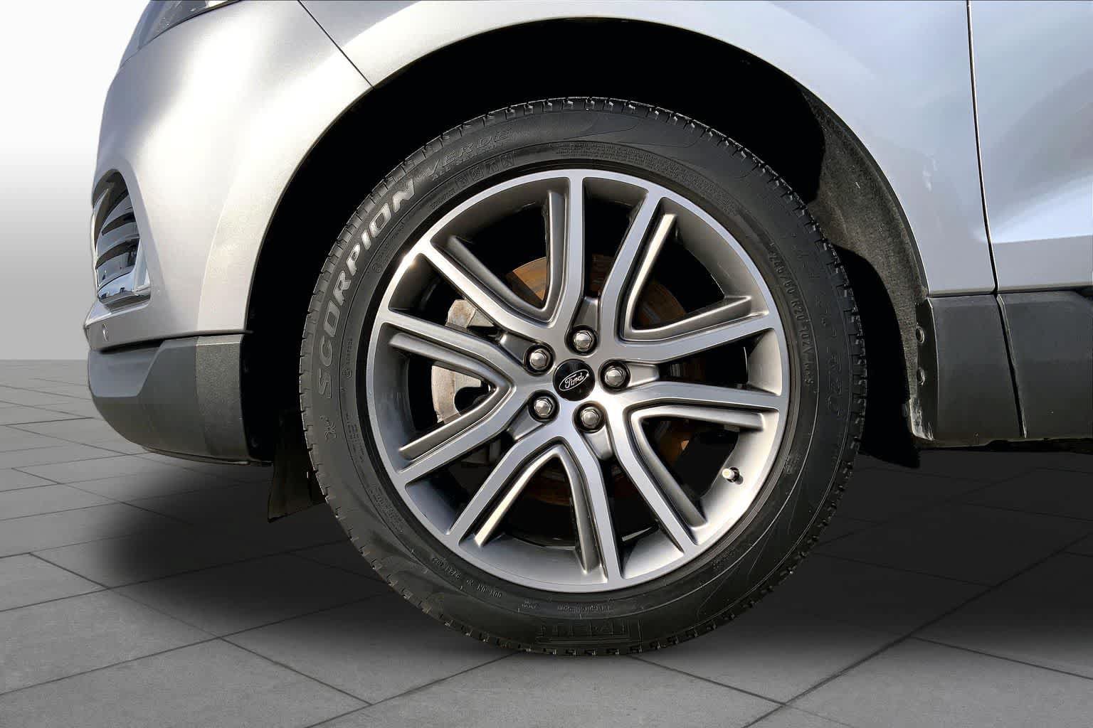 Certified 2023 Ford Edge Titanium AWD/4WD image 11