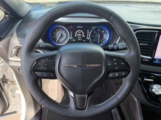 Used 2025 Chrysler Pacifica Limited FWD image 14