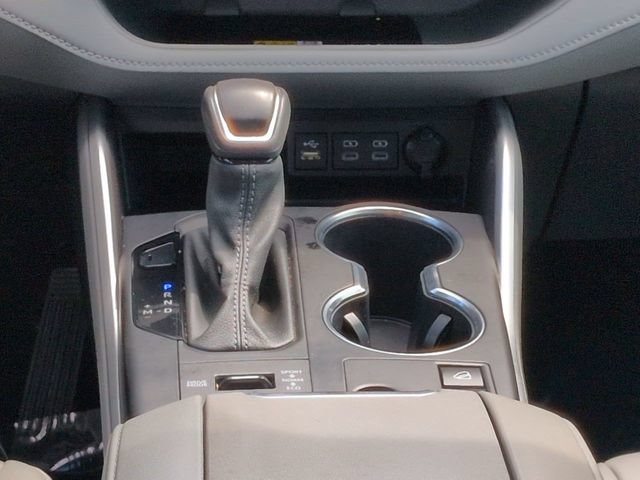 Used 2024 Toyota Highlander XLE AWD/4WD image 19
