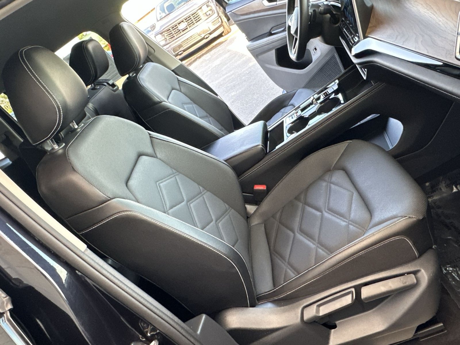 Used 2024 Volkswagen Atlas SE FWD image 34