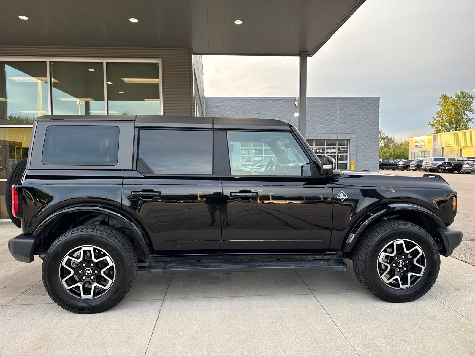 Certified 2022 Ford Bronco Outer Banks AWD/4WD image 9