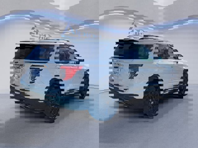 Certified 2022 Ford Explorer XLT w/ Equipment Group 202A image 5