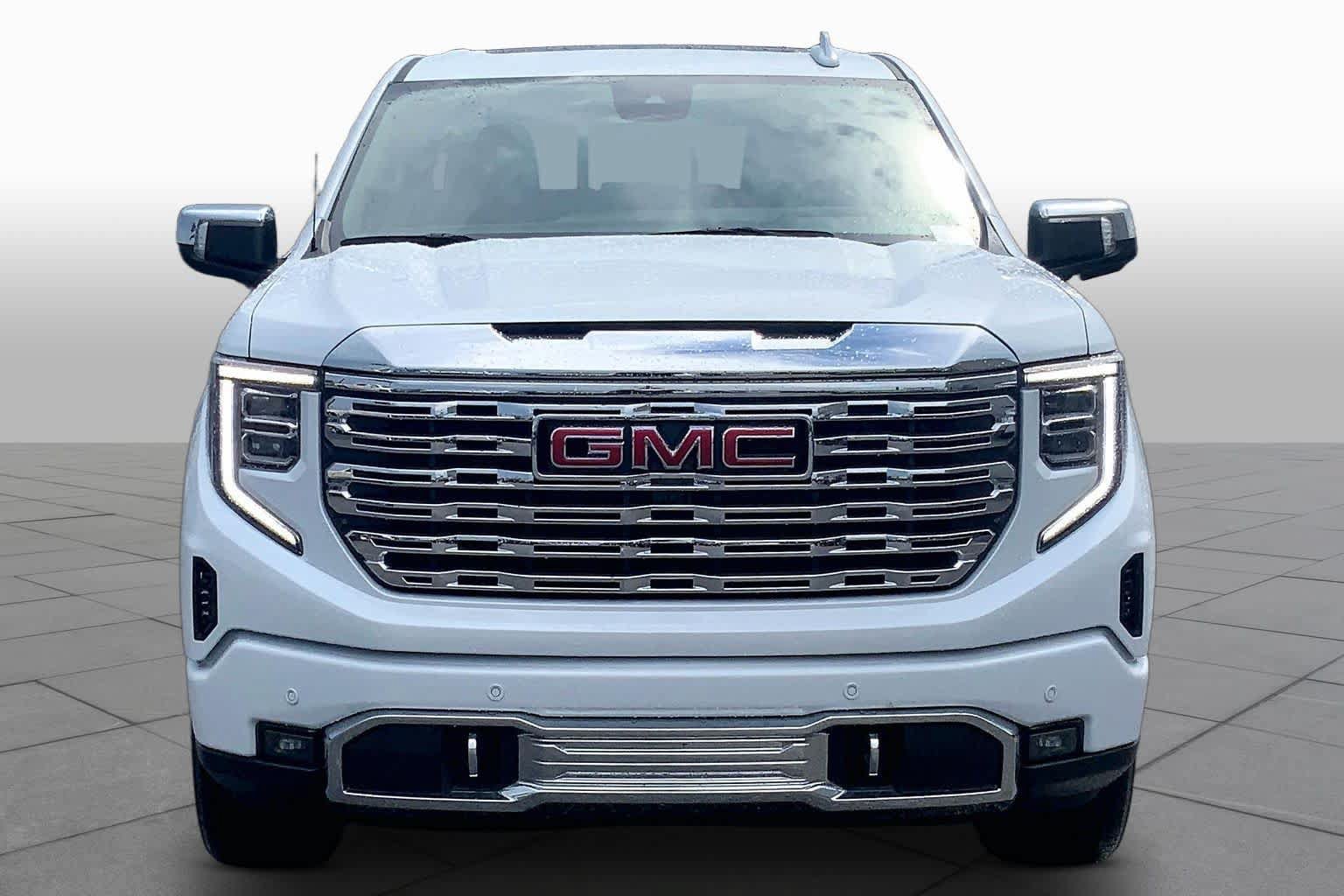 Used 2026 GMC Sierra 1500 Denali w/ Denali Reserve Package AWD/4WD image 4