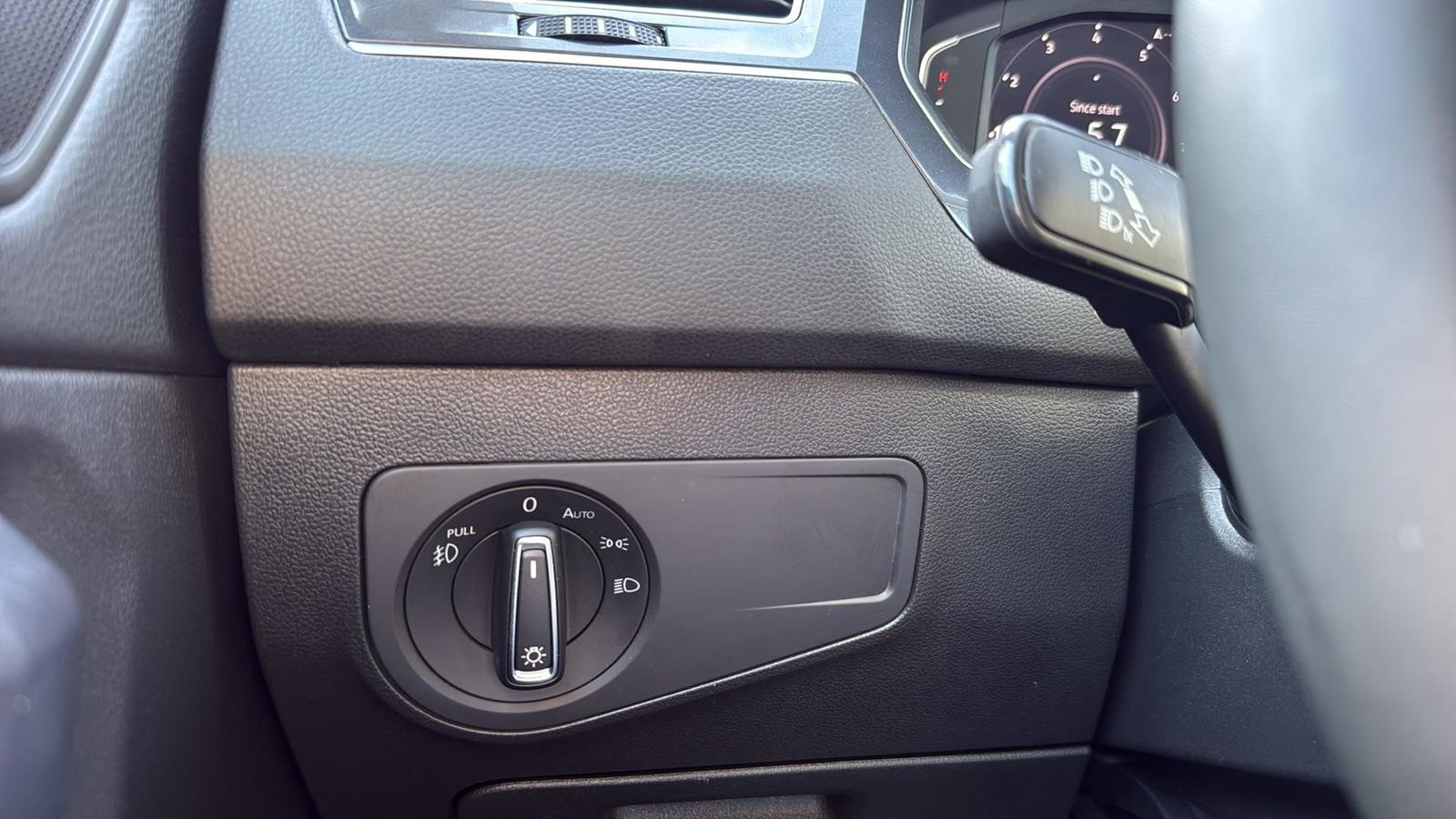 Used 2021 Volkswagen Tiguan SEL w/ 3-Row Tiguan MDO Package image 18