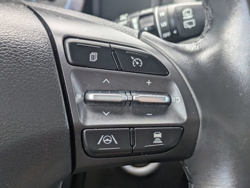 Used 2022 Hyundai Kona Limited w/ Cargo Package FWD image 27