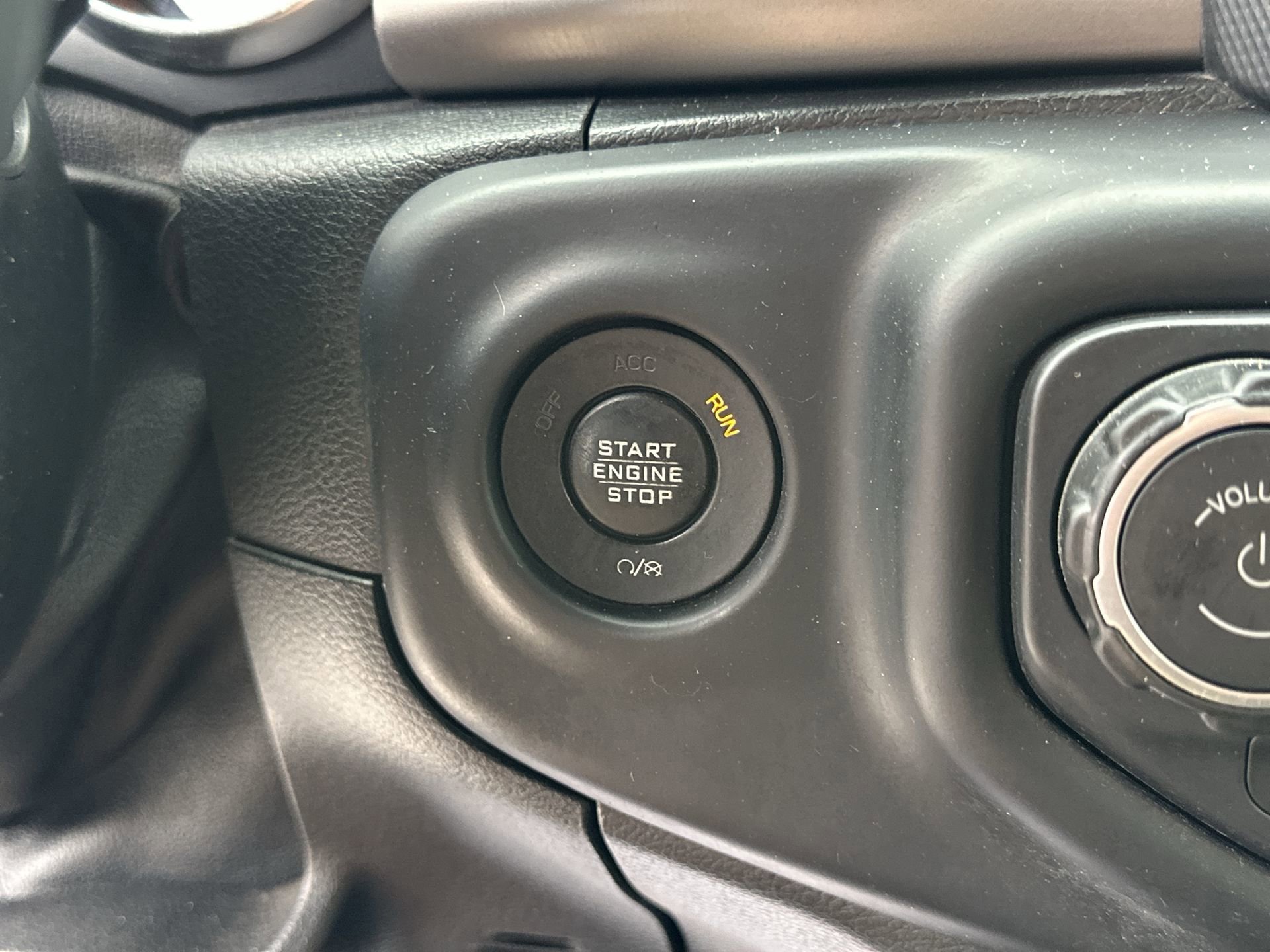 Used 2020 Jeep Gladiator Sport w/ Quick Order Package 24S image 60