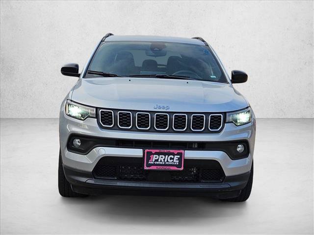 Used 2024 Jeep Compass Latitude AWD/4WD image 2