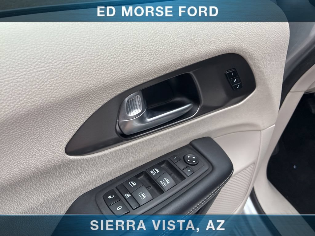 Used 2024 Chrysler Pacifica Touring-L FWD image 28
