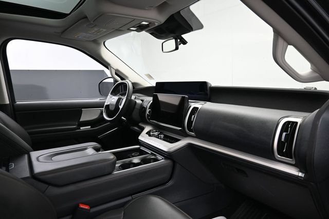 Certified 2025 Ford Expedition Active AWD/4WD image 38