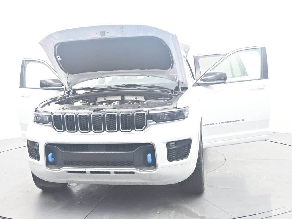 Used 2023 Jeep Grand Cherokee Overland AWD/4WD image 40
