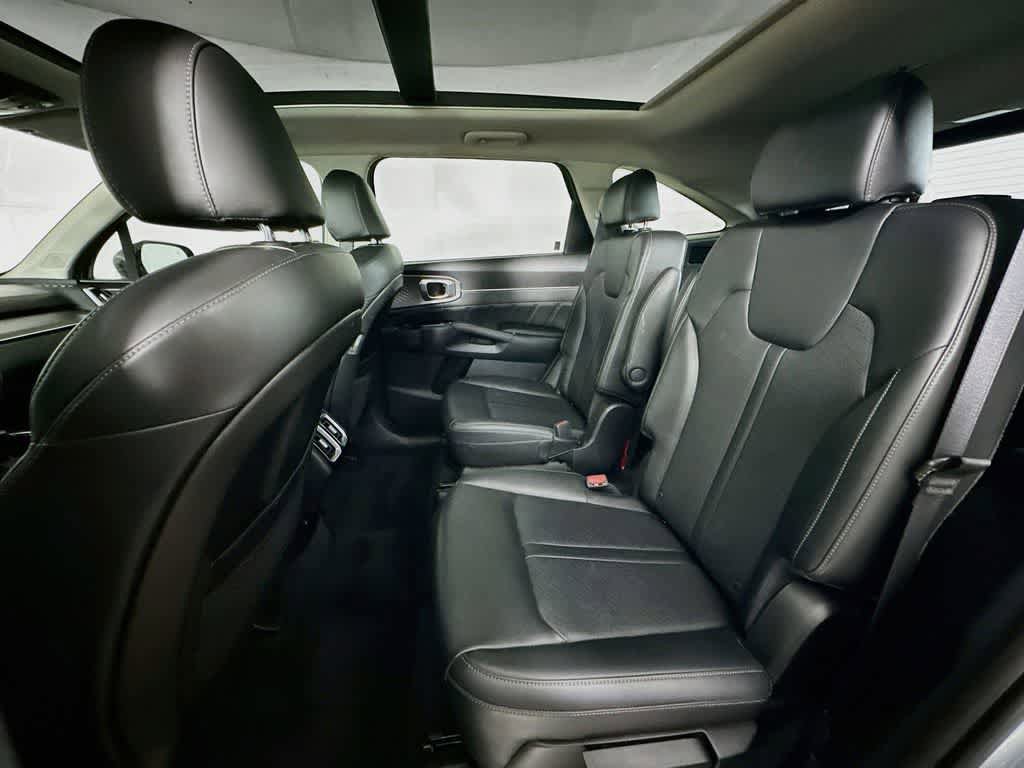 Used 2023 Kia Sorento SX AWD/4WD image 14