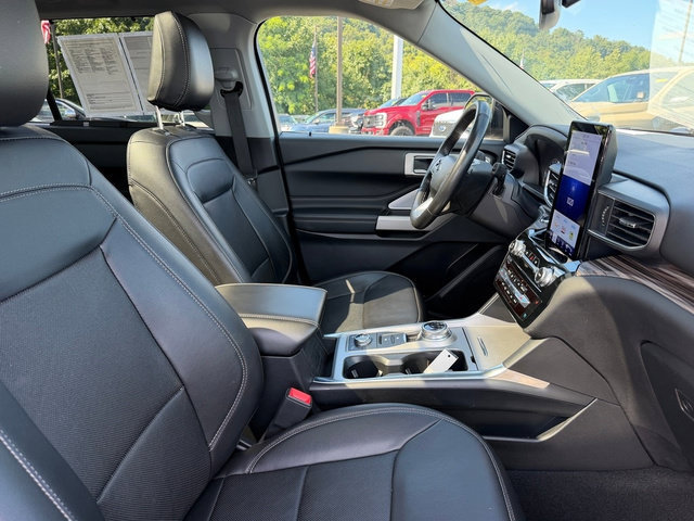 Certified 2023 Ford Explorer Limited w/ Hybrid Equipment Group 310A AWD/4WD image 11