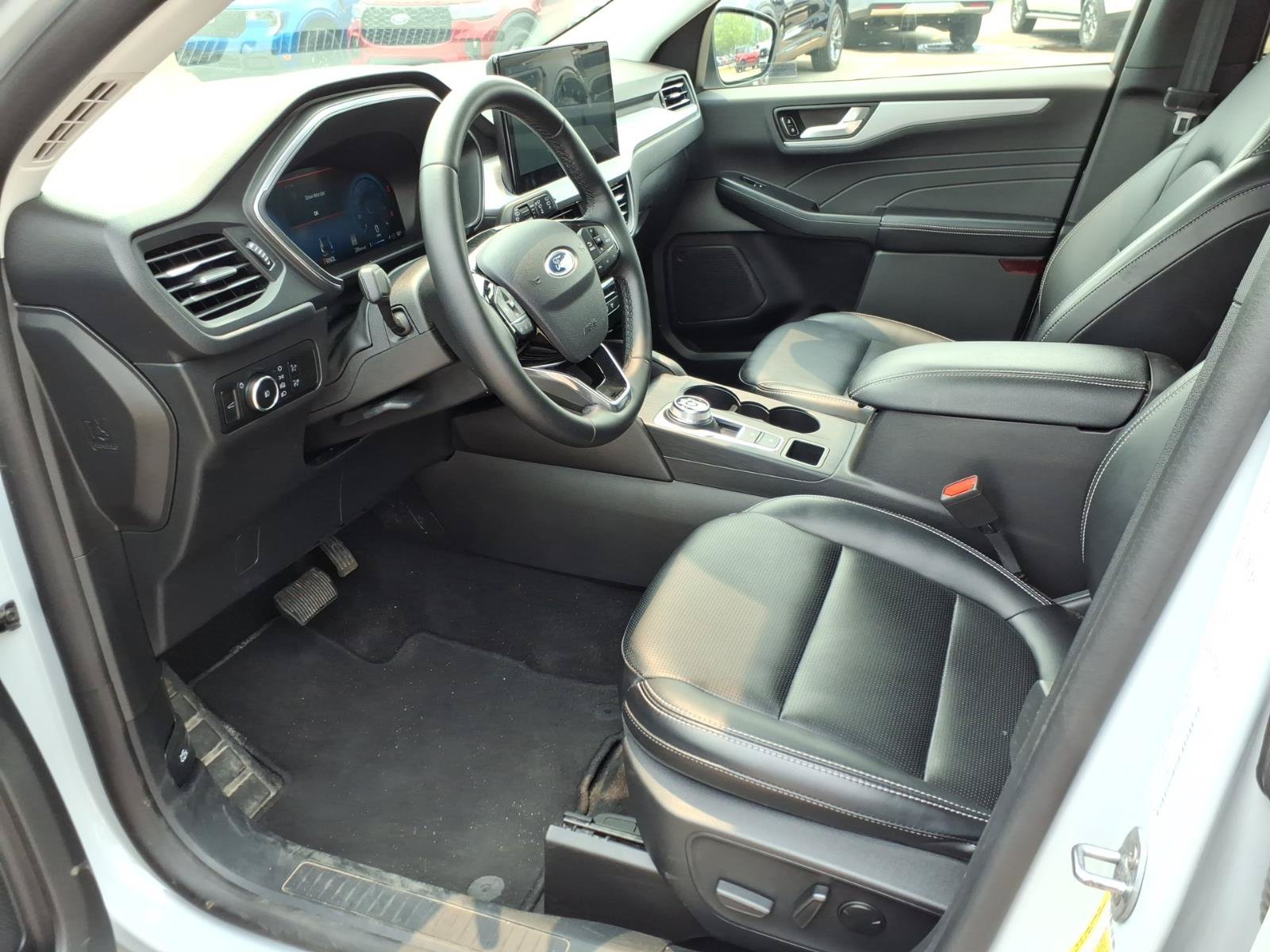 Certified 2025 Ford Escape Platinum AWD/4WD image 11