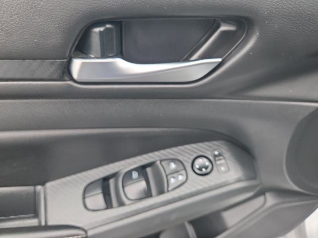 Used 2024 Nissan Altima 2.5 SV image 18