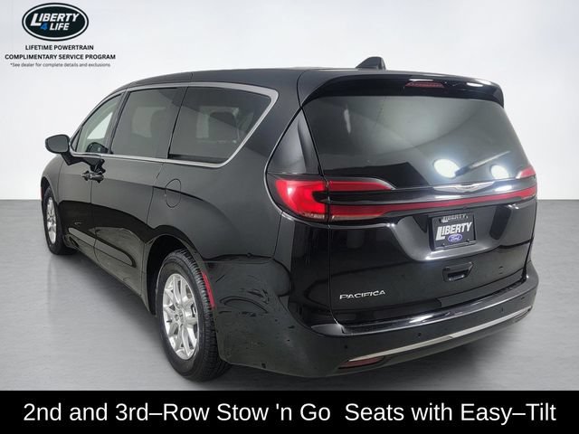 Used 2024 Chrysler Pacifica Touring-L FWD image 5