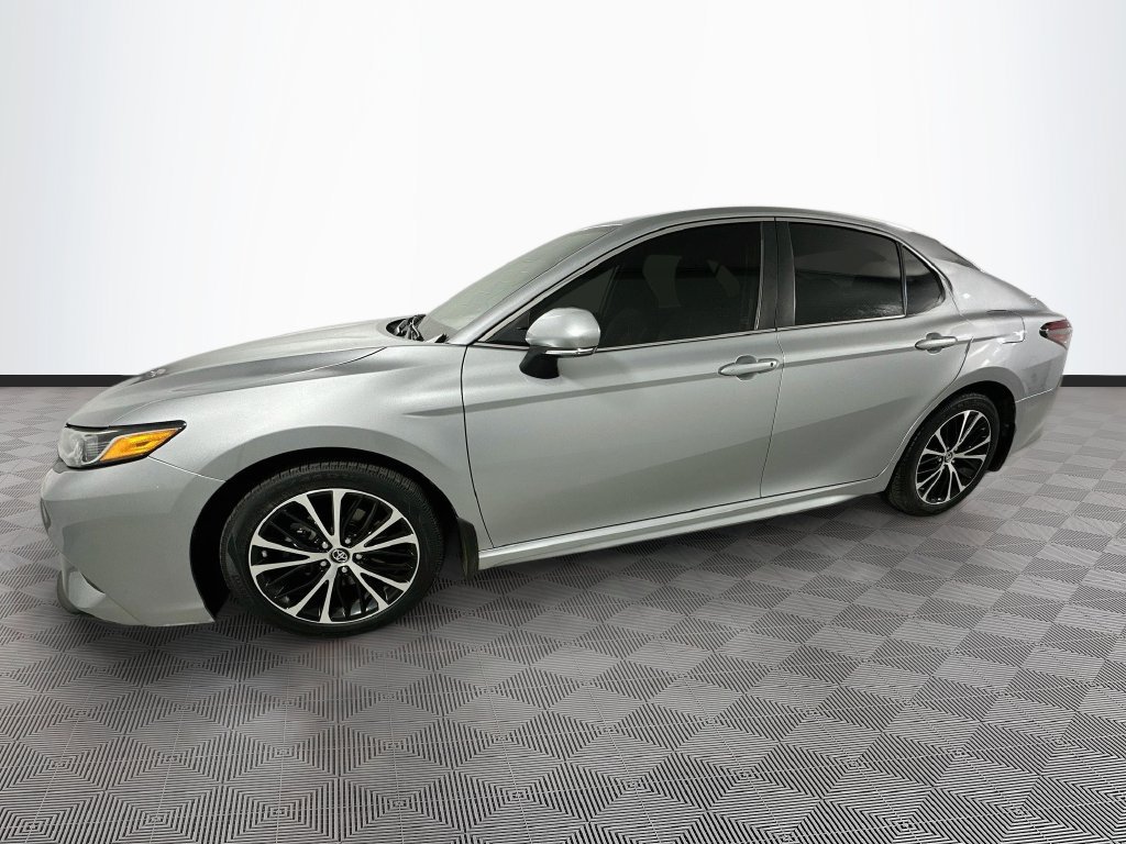 Used 2019 Toyota Camry SE w/ Convenience Package FWD image 6