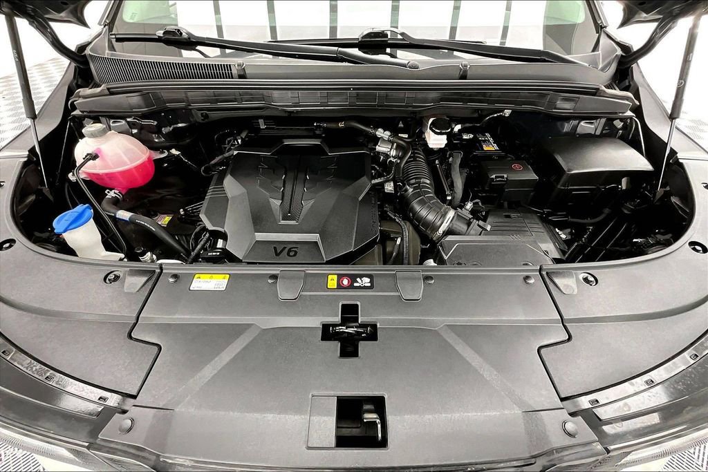 Used 2025 Kia Carnival LXS image 12