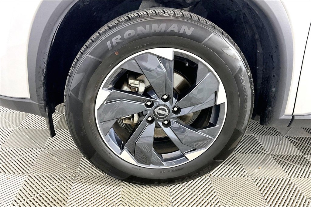 Used 2024 Nissan Rogue SV image 7