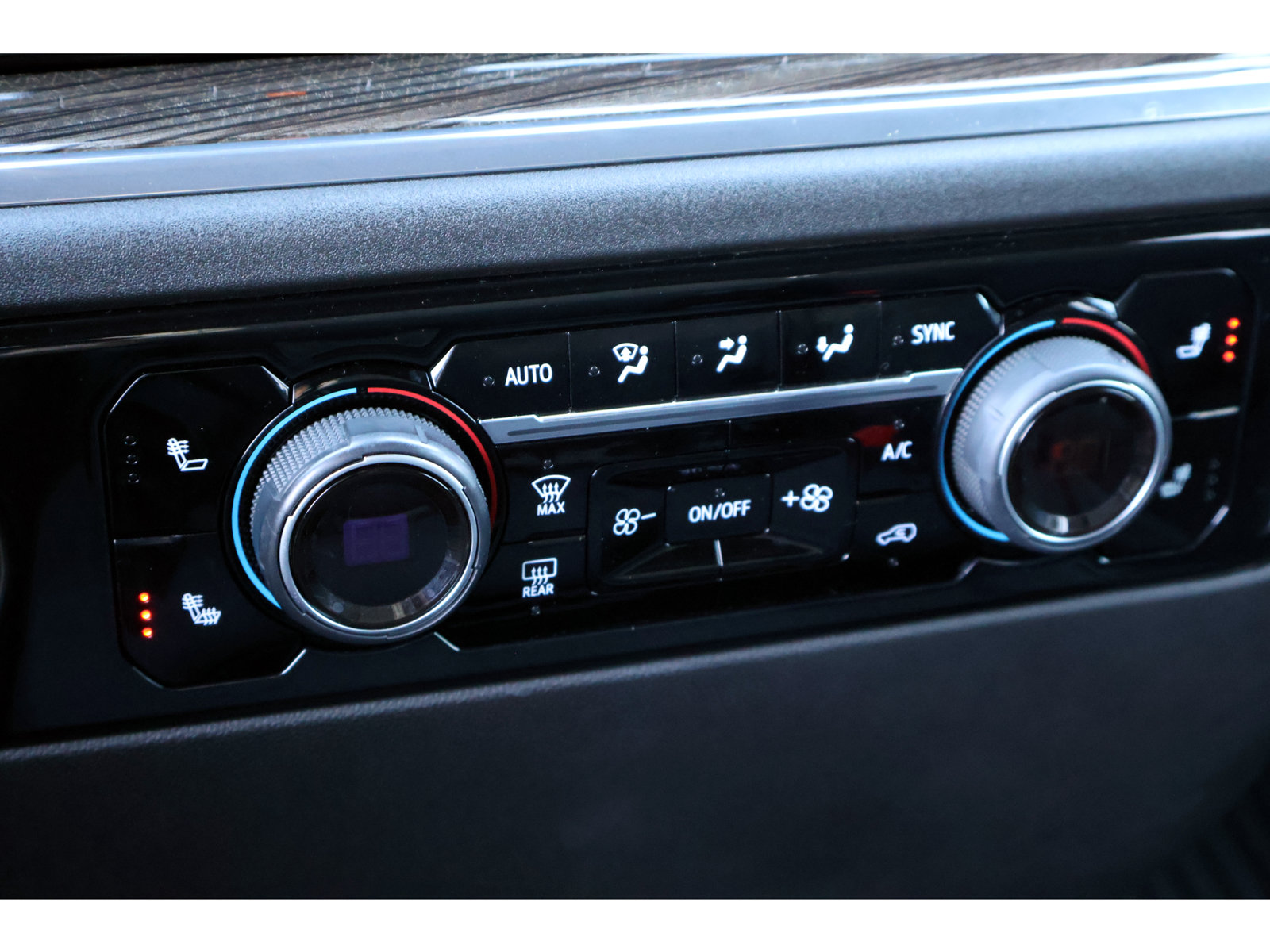 Used 2024 Chevrolet Silverado 1500 LT RWD image 6