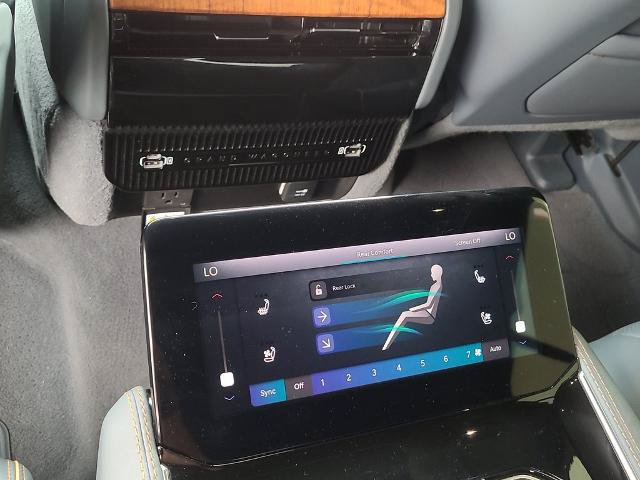 Used 2024 Jeep Grand Wagoneer Series III AWD/4WD image 21
