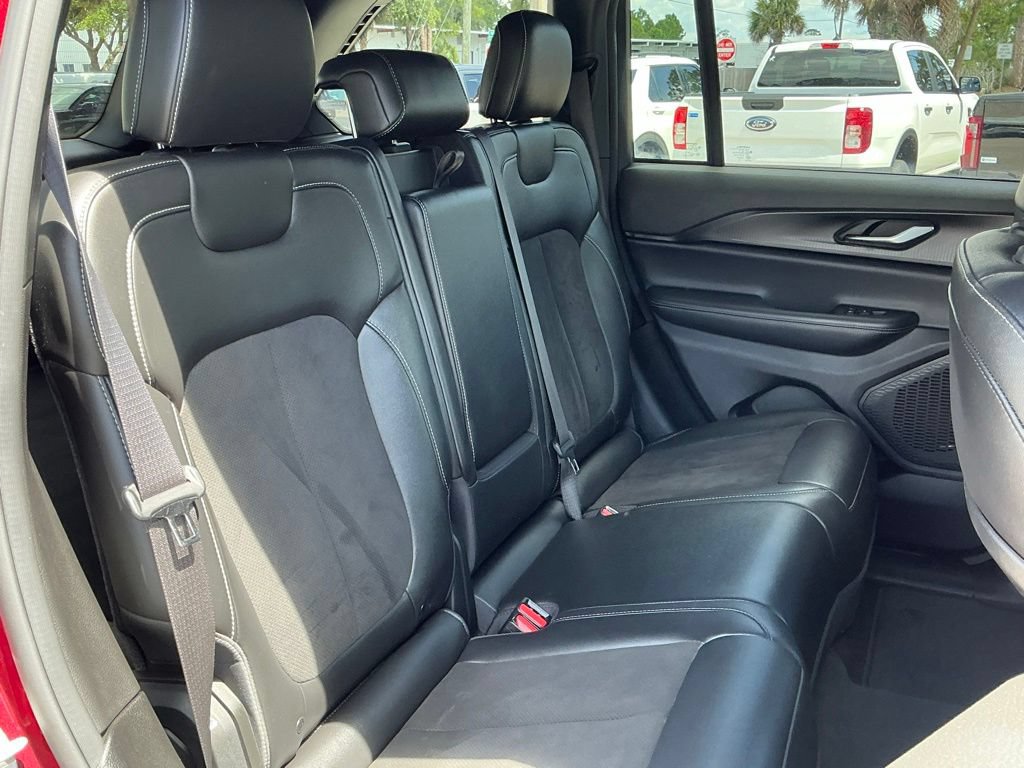 Used 2024 Jeep Grand Cherokee Altitude AWD/4WD image 17