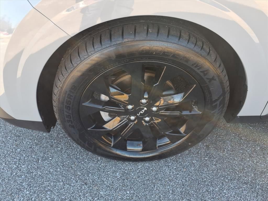 Used 2023 Kia Carnival SX Prestige image 6