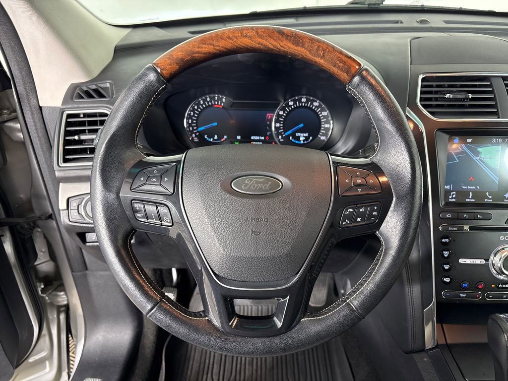 Certified 2017 Ford Explorer Platinum image 18