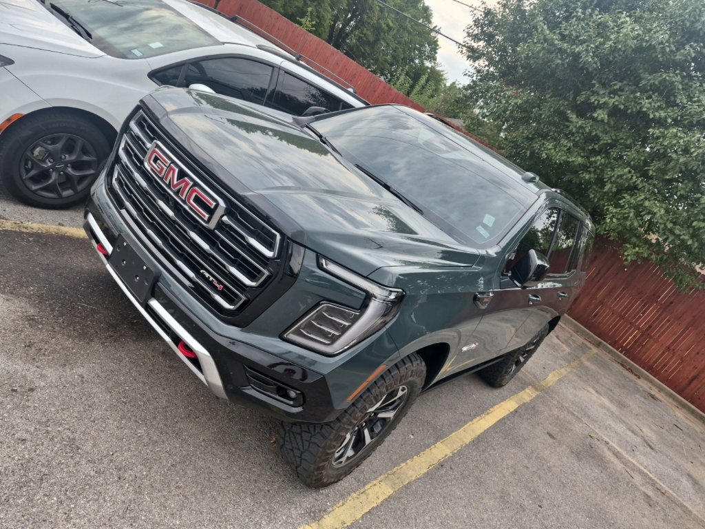 Used 2026 GMC Yukon AT4 w/ AT4 Premium Package AWD/4WD image 3
