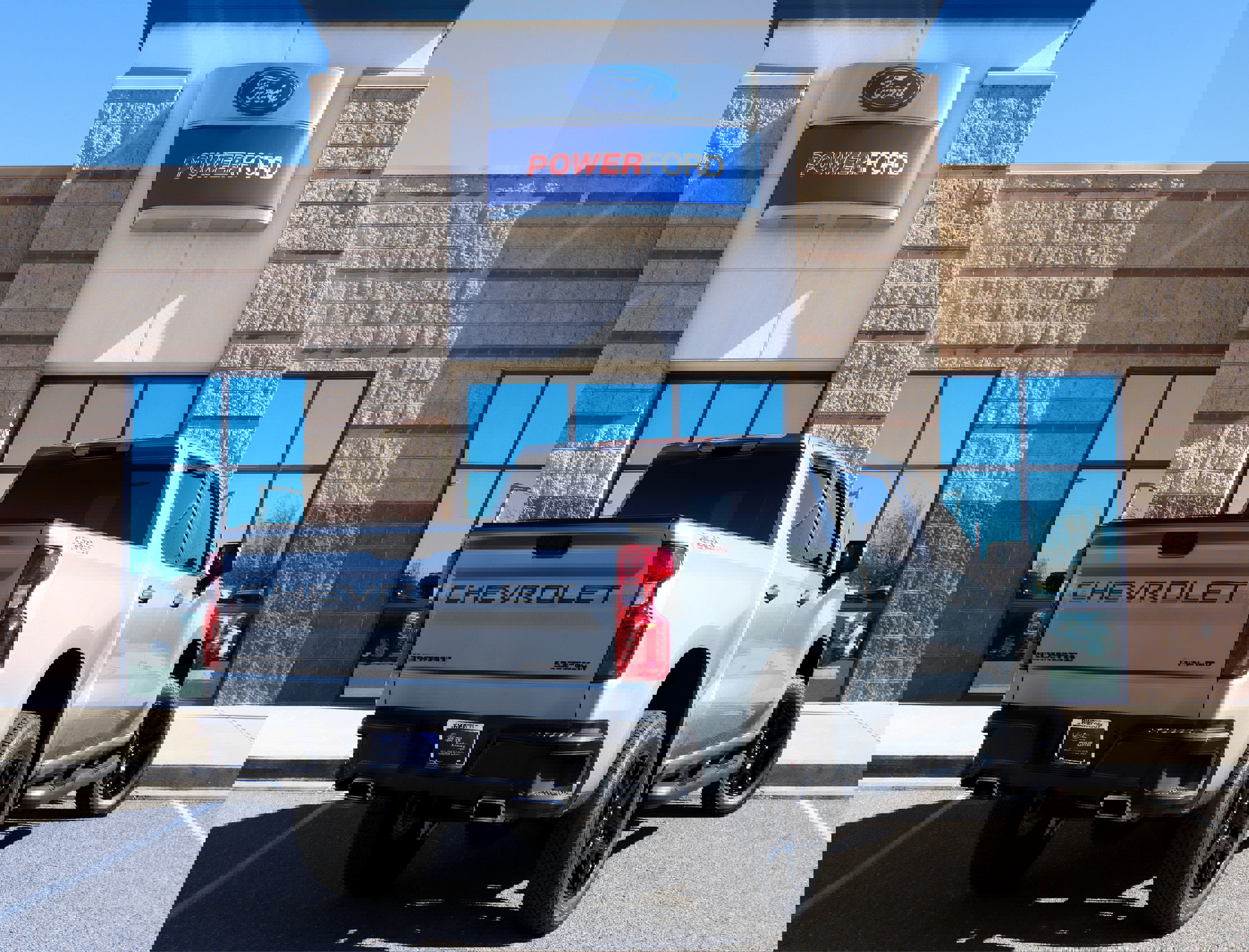 Used 2023 Chevrolet Silverado 1500 Custom Trail Boss w/ LPO, Dark Essentials Package image 5